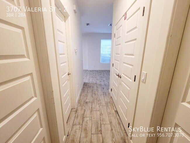 Foto del edificio - 3707 Valeria St