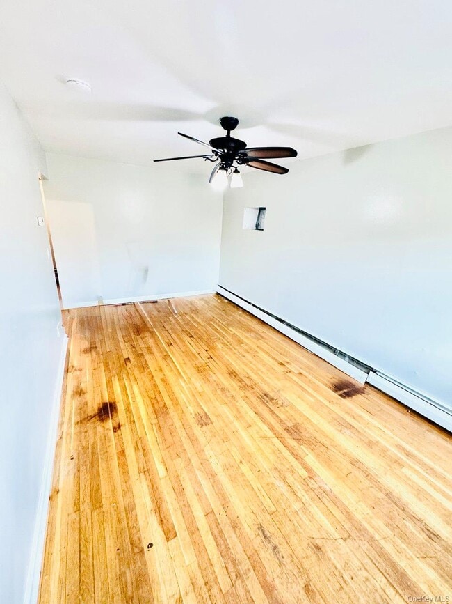Foto del edificio - 817 Van Nest Ave