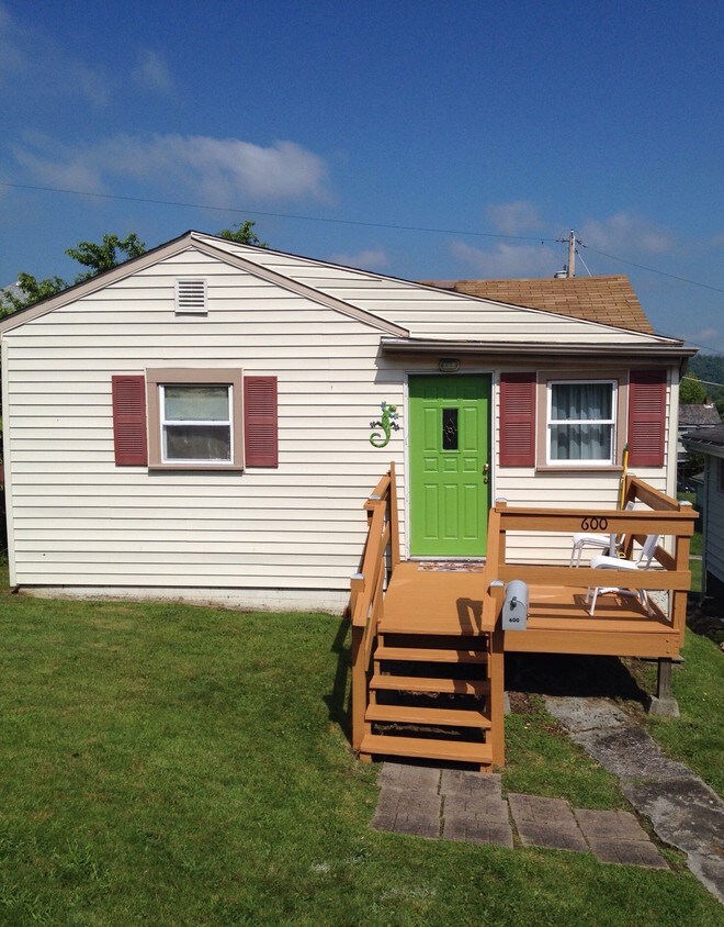 600 American St, California, PA 15419 600 American St California, PA