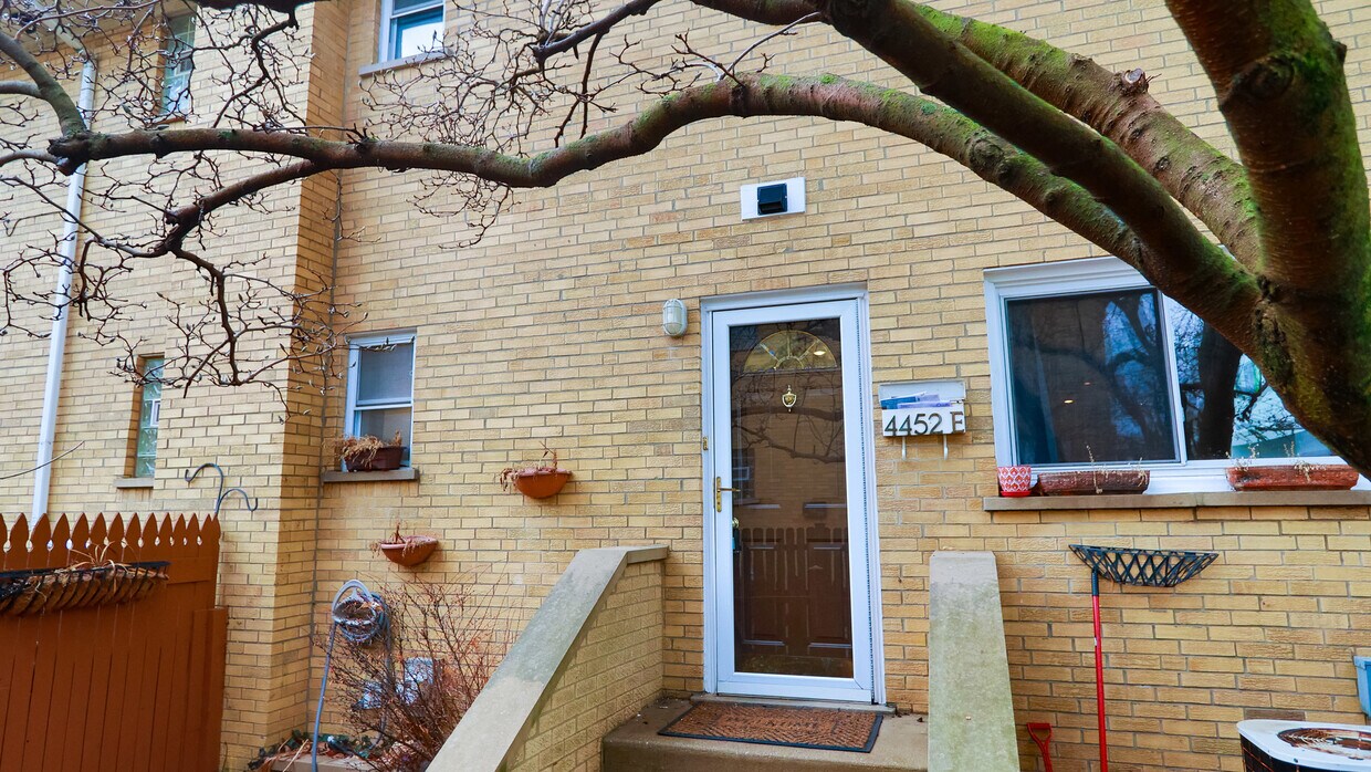 Foto principal - 4452 W Dakin St