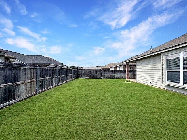 Foto del edificio - Charming 3-Bedroom, 2 Bath Home in a Quiet Neighborhood with Easy Access to 820 & I-30