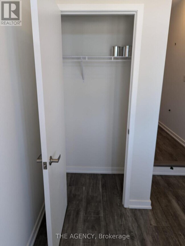 Photo du bâtiment - 2036 Horace Duncan Cres