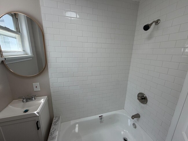 Foto del edificio - 2934 N Taylor St