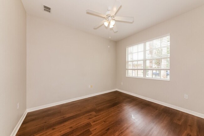Foto del edificio - 9026 Beacon Manor Terrace