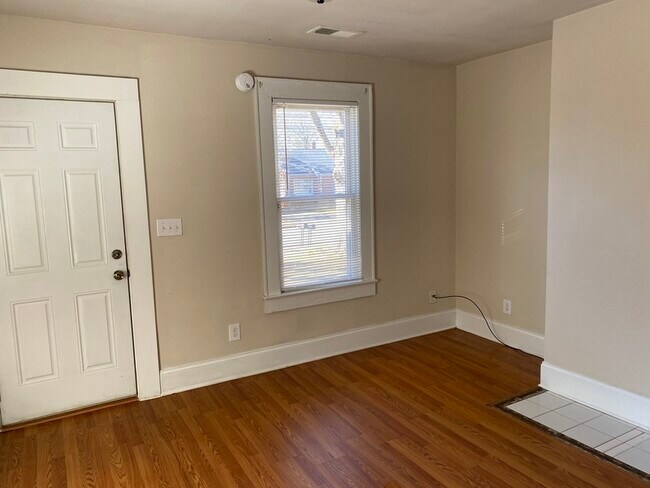 Building Photo - 375 Spring St SW