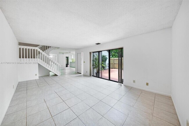 Foto del edificio - 3199 Cocoplum Cir