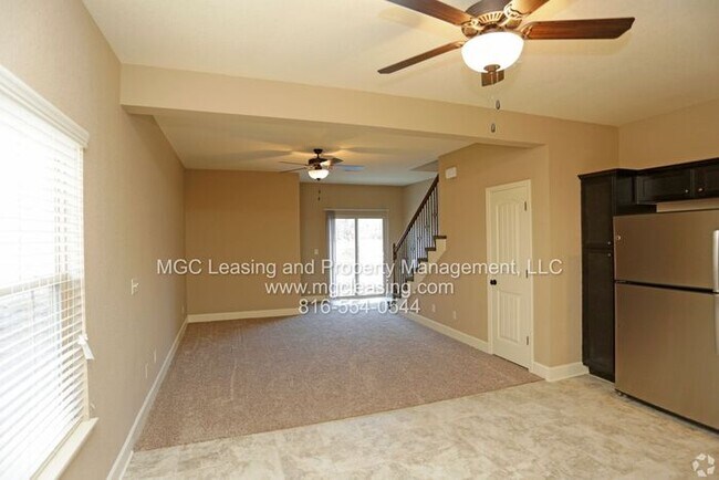 Building Photo - Fall in love with Eagle Creek Townhomes in...