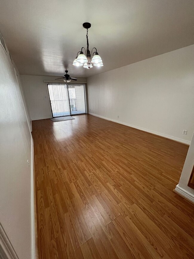 Foto del edificio - RENT REDUCED! Village at University Height...