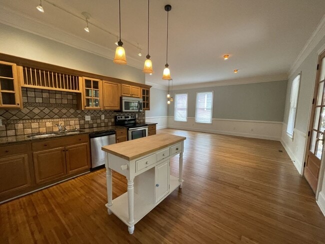 Building Photo - PRE-LEASING FOR AUGUST 2025!