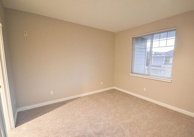 Building Photo - Beautiful 2 Bedroom Condo in Sammamish