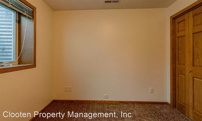 Building Photo - 3 br, 2 bath House - 1025 N 33rd St.