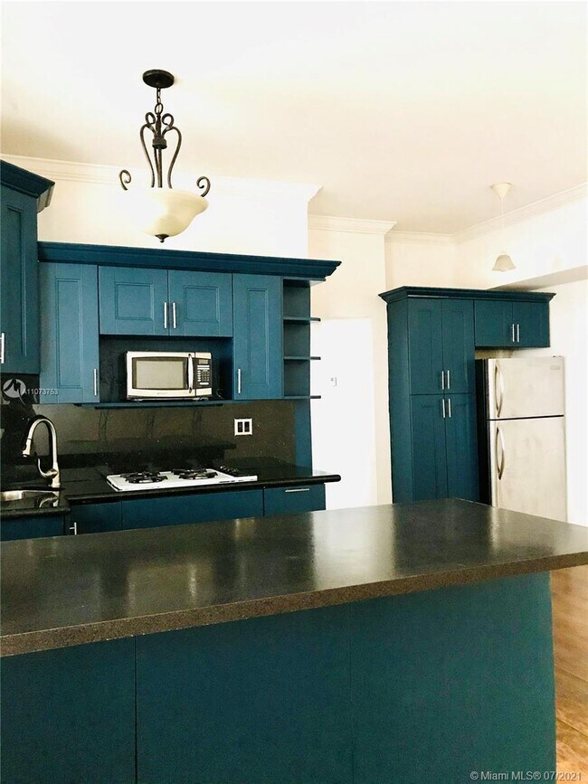 Foto del edificio - 7149 Bay Dr
