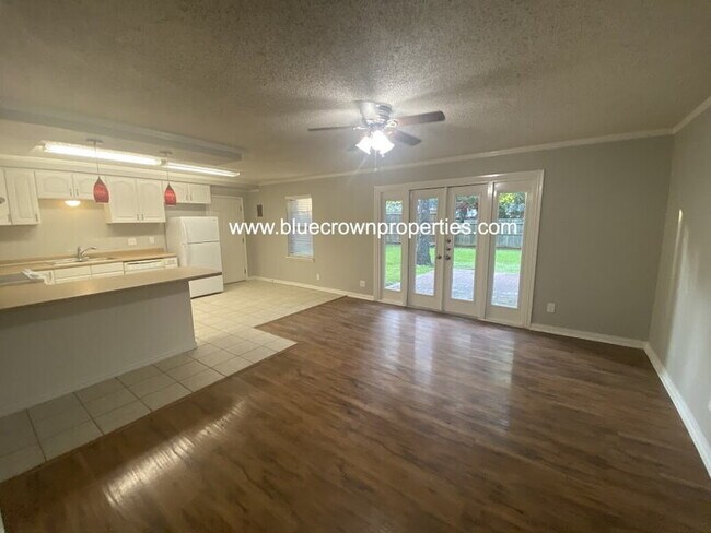 Foto del edificio - 1521 Larkspur Dr
