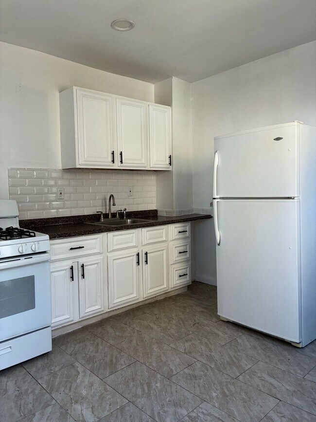 Building Photo - 2234 Henneman Ave