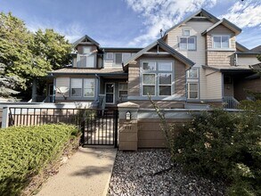 Building Photo - 111 Rowena Pl