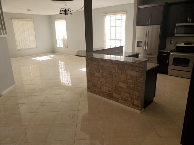 Building Photo - 1039 Aviary Rd
