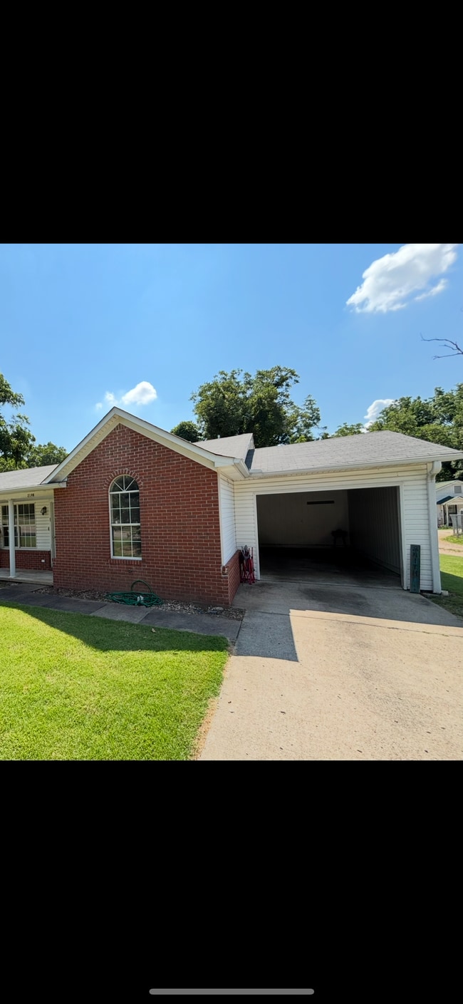 Building Photo - 219 S Jefferson St