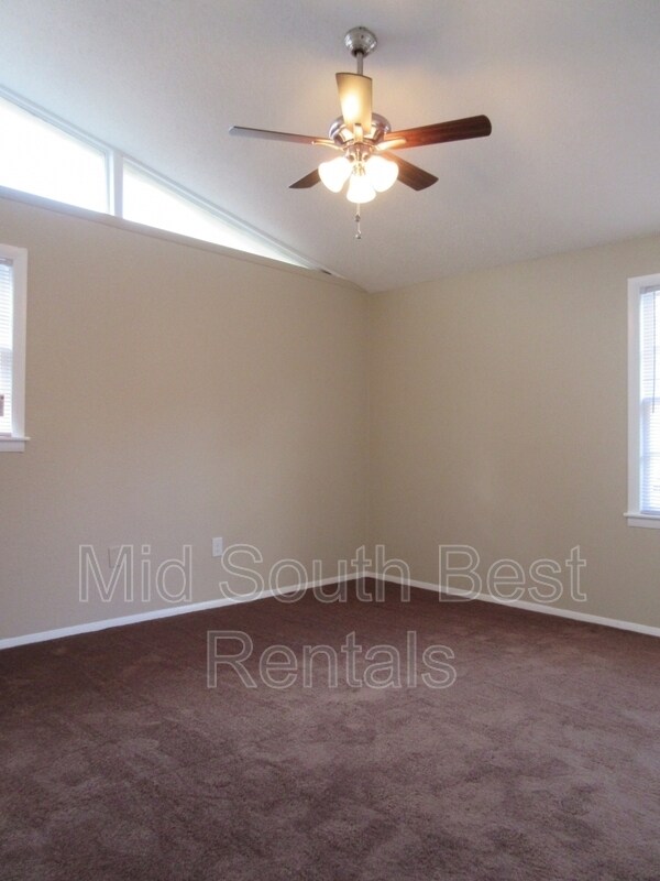 Building Photo - 1557 Gowan Dr