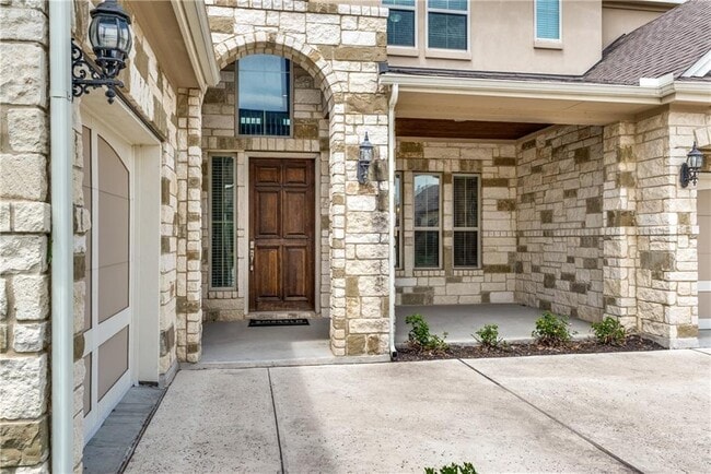 Building Photo - 16404 Aventura Ave