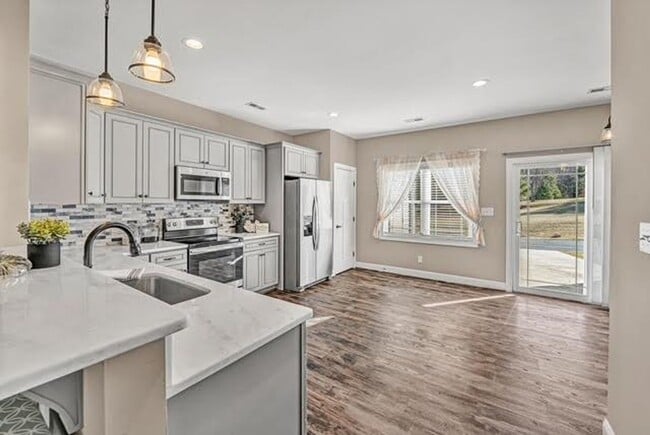 Building Photo - 318 Meridian St