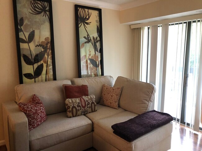 Foto del edificio - 807 N Howard St