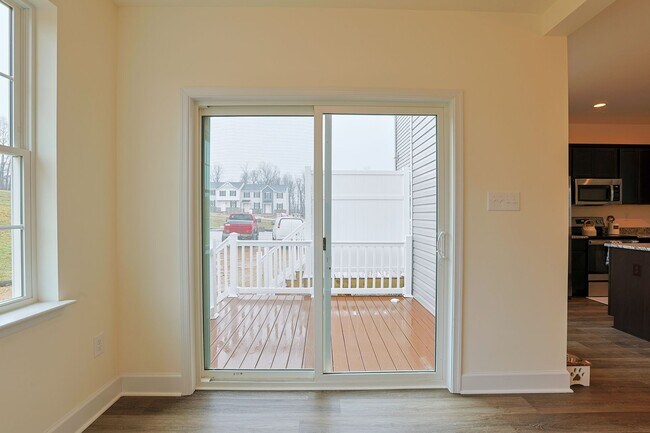 Foto del edificio - BRAND NEW-Luxury Townhomes!