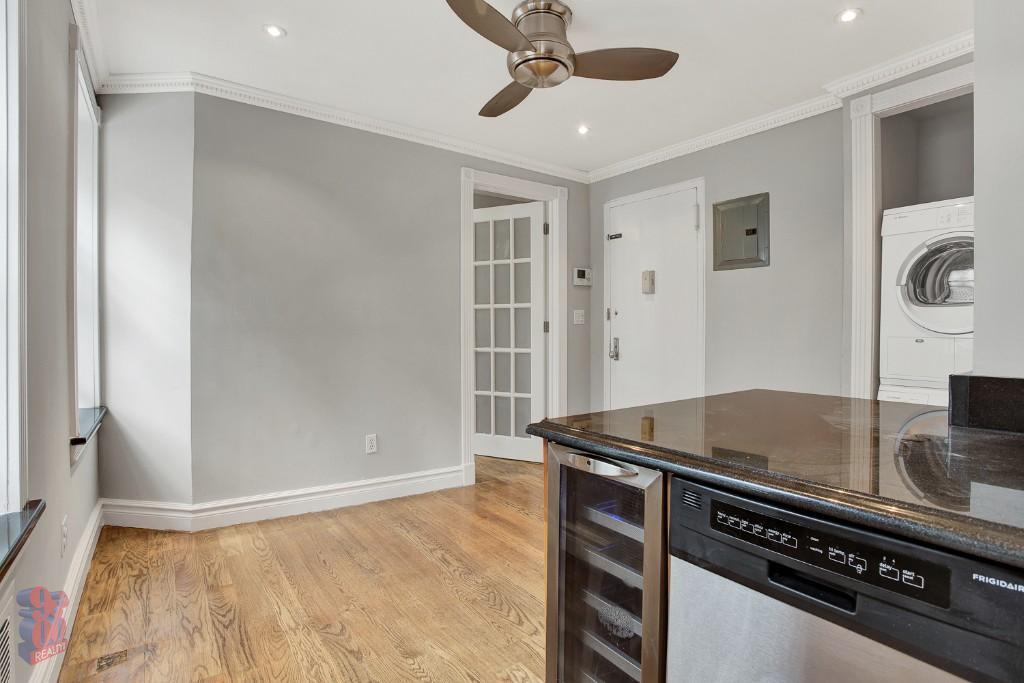 Foto principal - 345 W 53rd St