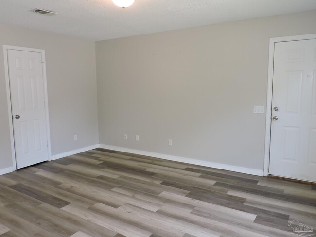 Foto del edificio - 5525 Woodsman Ct