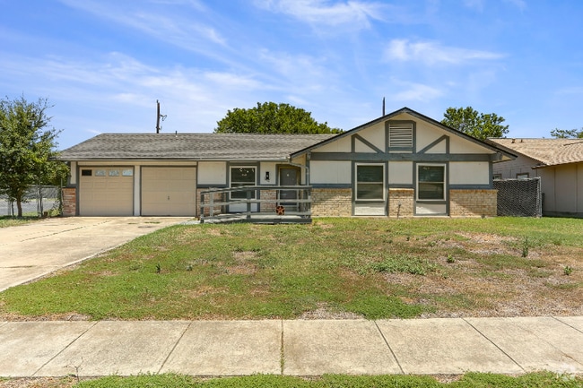 Building Photo - 5622 Frst Lk St
