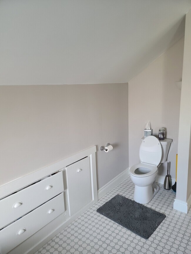 Bath2 - 1626 25th Ave