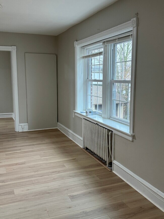 Building Photo - 2232 Mount Carmel Ave