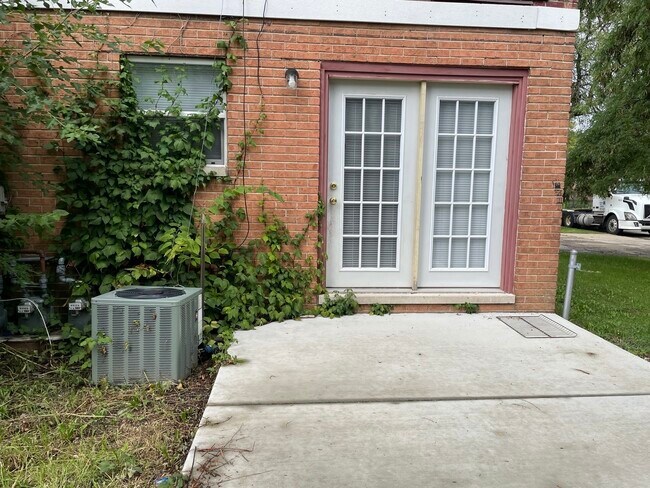 Building Photo - 504 Bellarmine Dr E