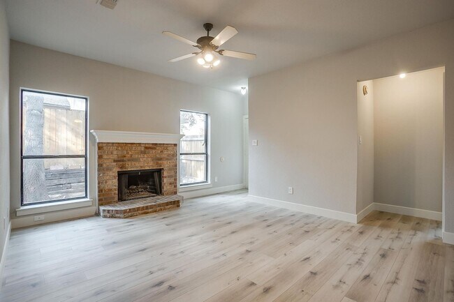 Foto del edificio - 10311 Lone Pine Ln