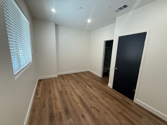 Building Photo - Beautiful 1-Bedroom Home with a Private Office Space and Modern Upgrades!