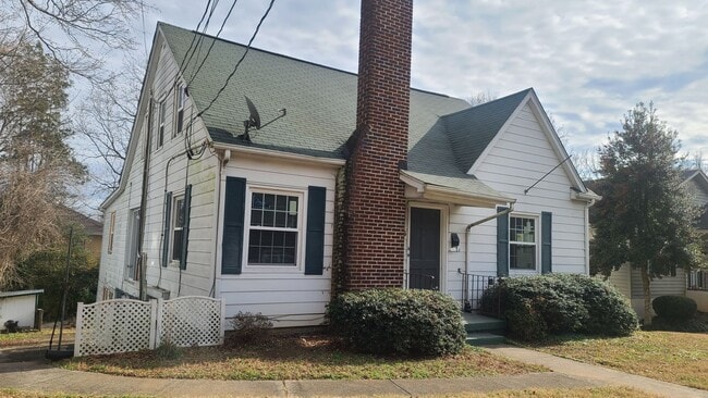 Building Photo - 405 S Sunset Dr