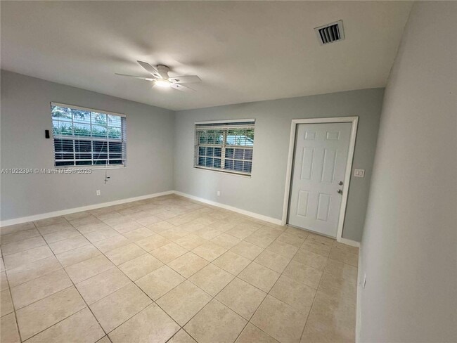 Foto del edificio - 1529 SW 22nd St