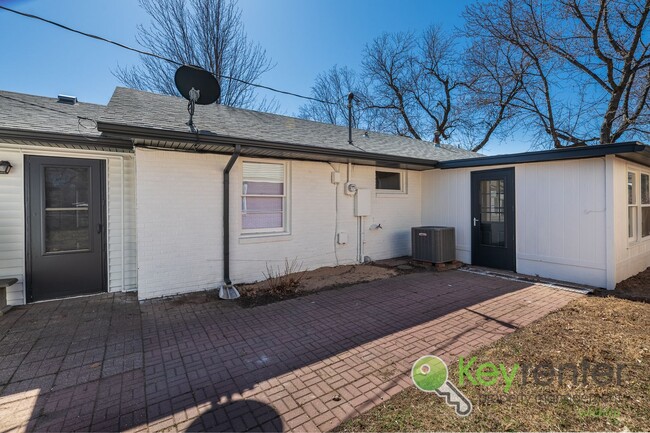 Building Photo - Freshly renovated 3 bedroom ranch in estab...