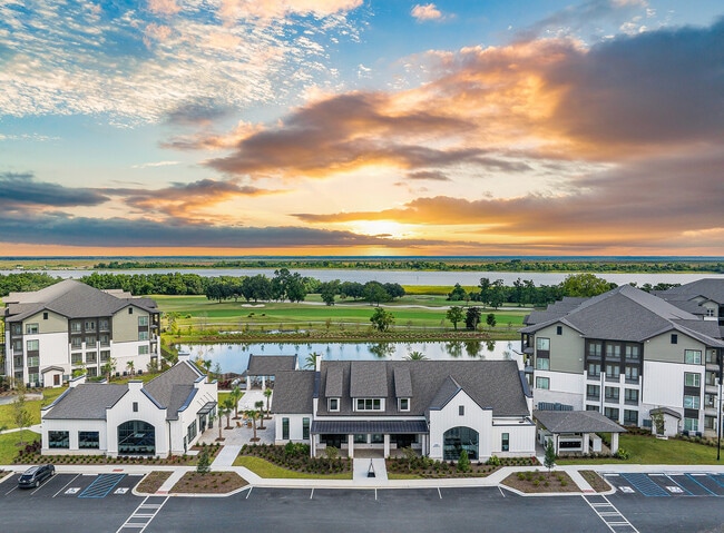 Building Photo - Silas Park