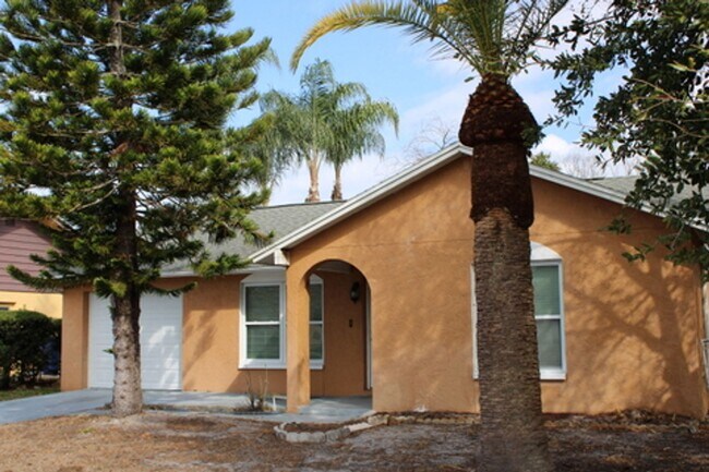 Building Photo - Beautifully Updated 2 bed 2 bath in  Seven Springs