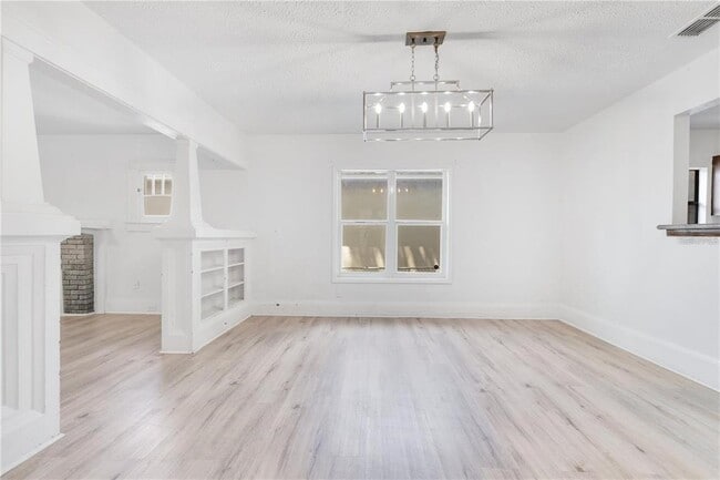 Building Photo - 1029 Colyer St