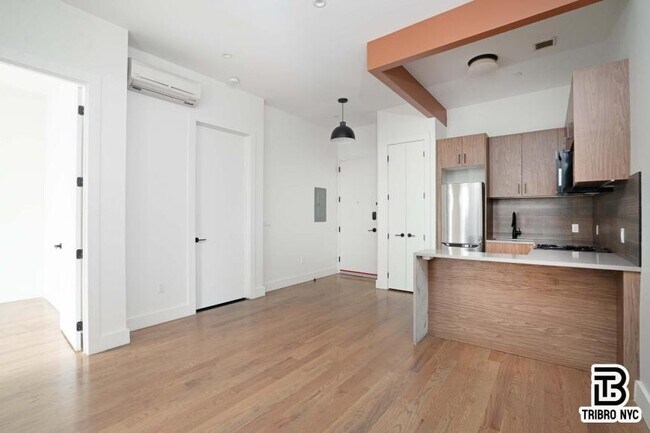 Building Photo - 2 bedroom in Bronx NY 10454