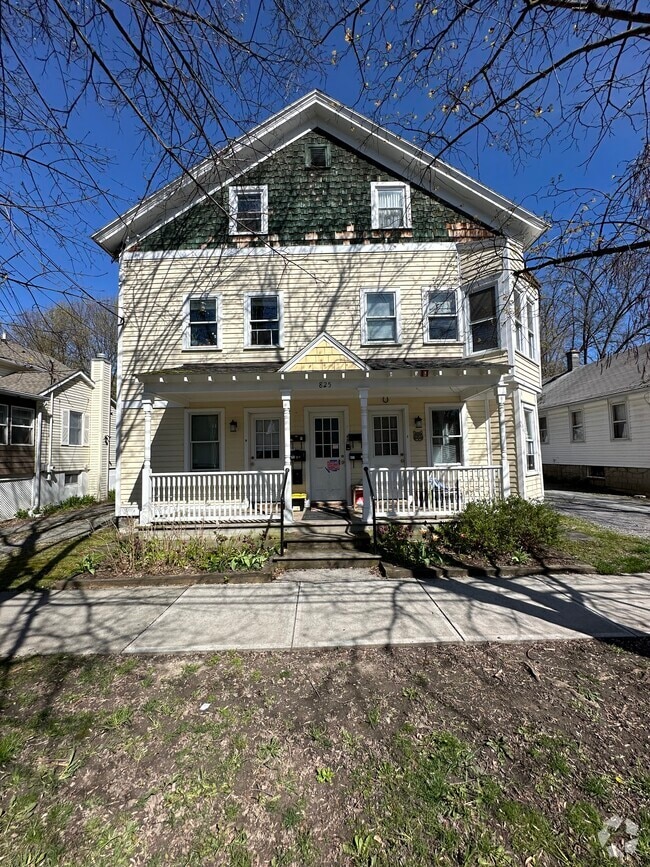 Building Photo - 825 N Aurora St