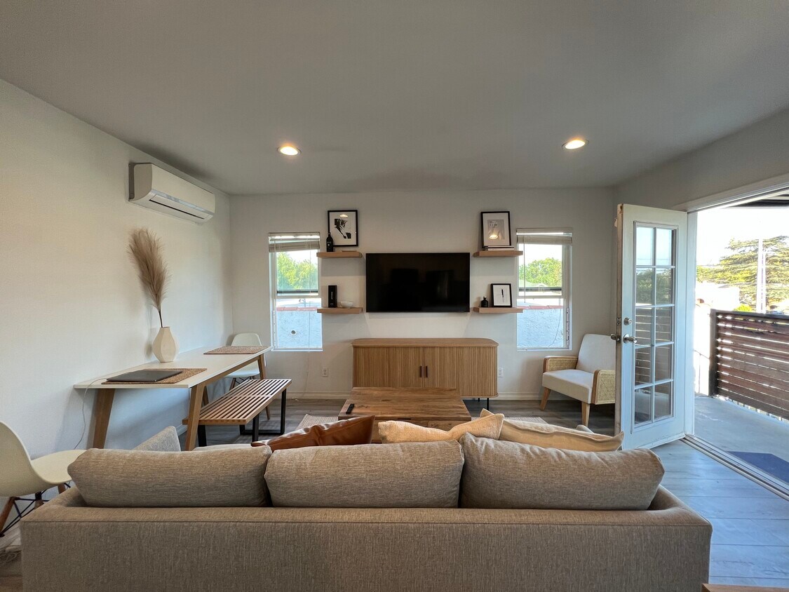 Foto principal - 3125 Silver Lake Blvd