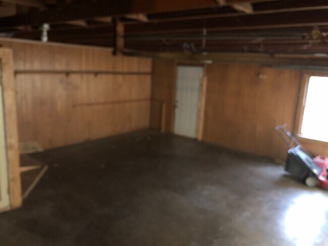 Building Photo - 2 BR/1 Bath home