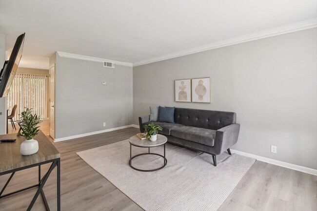Building Photo - 400 Adamwood Dr