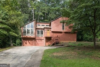 Building Photo - 4535 Kings Crossing Dr NE