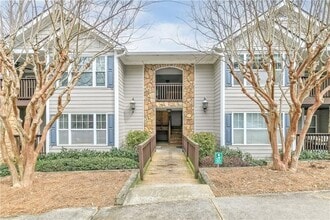 Building Photo - 804 Madison Ln S E