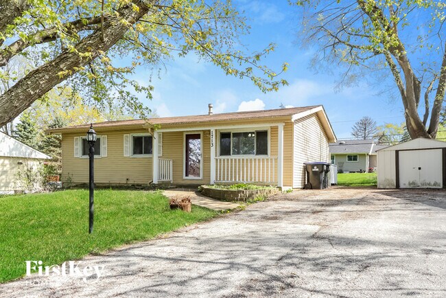 Building Photo - 1713 W Oakleaf Dr