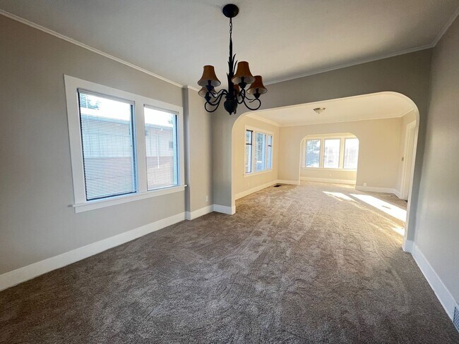 Building Photo - Magnolia - Large 3 BDRM/1 BATH Home - Now ...