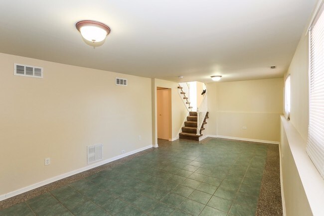 Foto del edificio - 22650 Lakeshore Dr